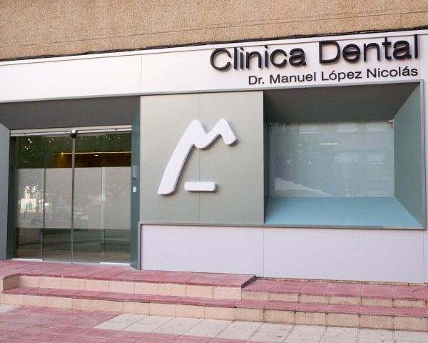 Fachada de la Clínica Dental Las Norias en Murcia